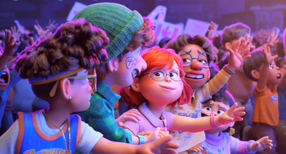 Pixar's Danielle Feinberg on the studio's new tech in 'Turning Red' -  befores & afters